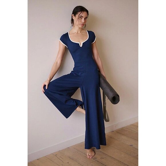 FREE PEOPLE Movement Pipe Dream Onesie in Midnight Navy/White Size Medium NWT - Picture 1 of 10